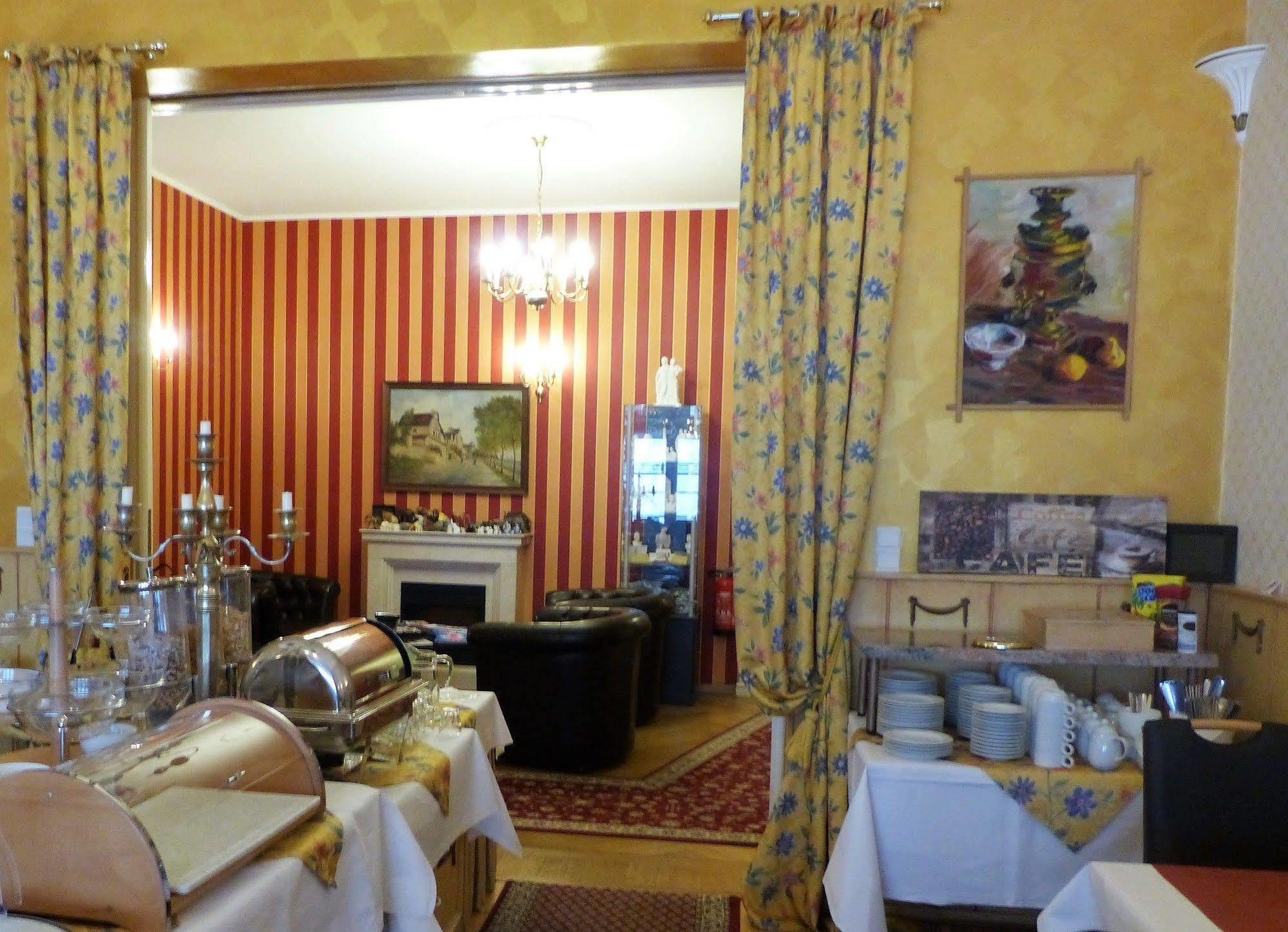 Hotel Pension Savoy Near Kurfuerstendamm Berlin Luaran gambar