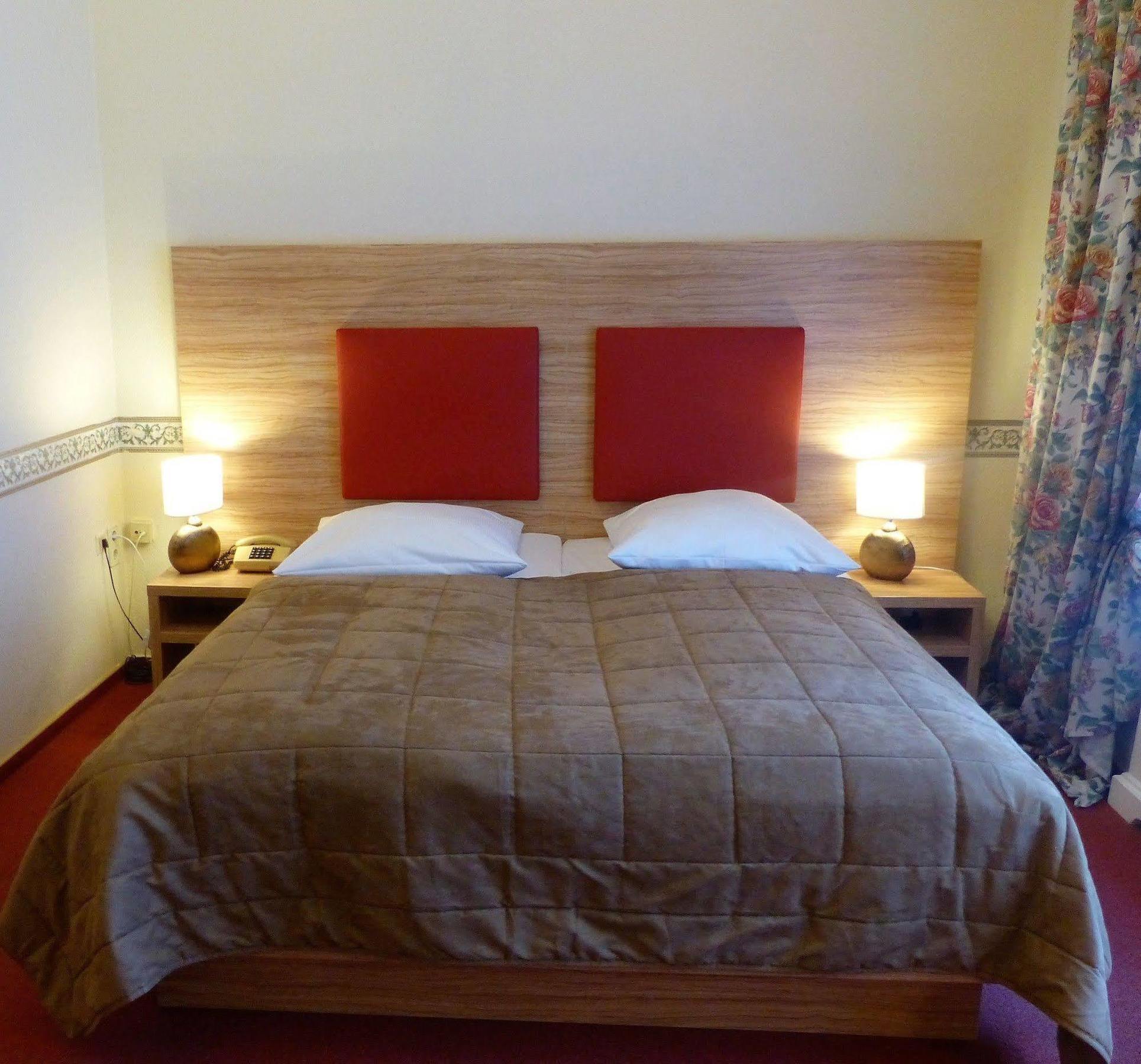 Hotel Pension Savoy Near Kurfuerstendamm Berlin Luaran gambar