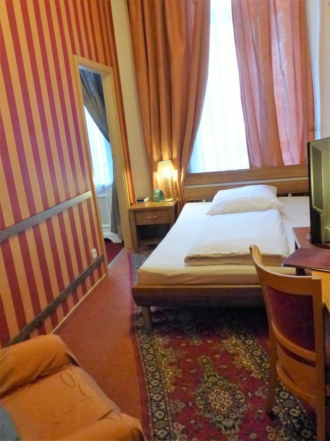Hotel Pension Savoy Near Kurfuerstendamm Berlin Luaran gambar