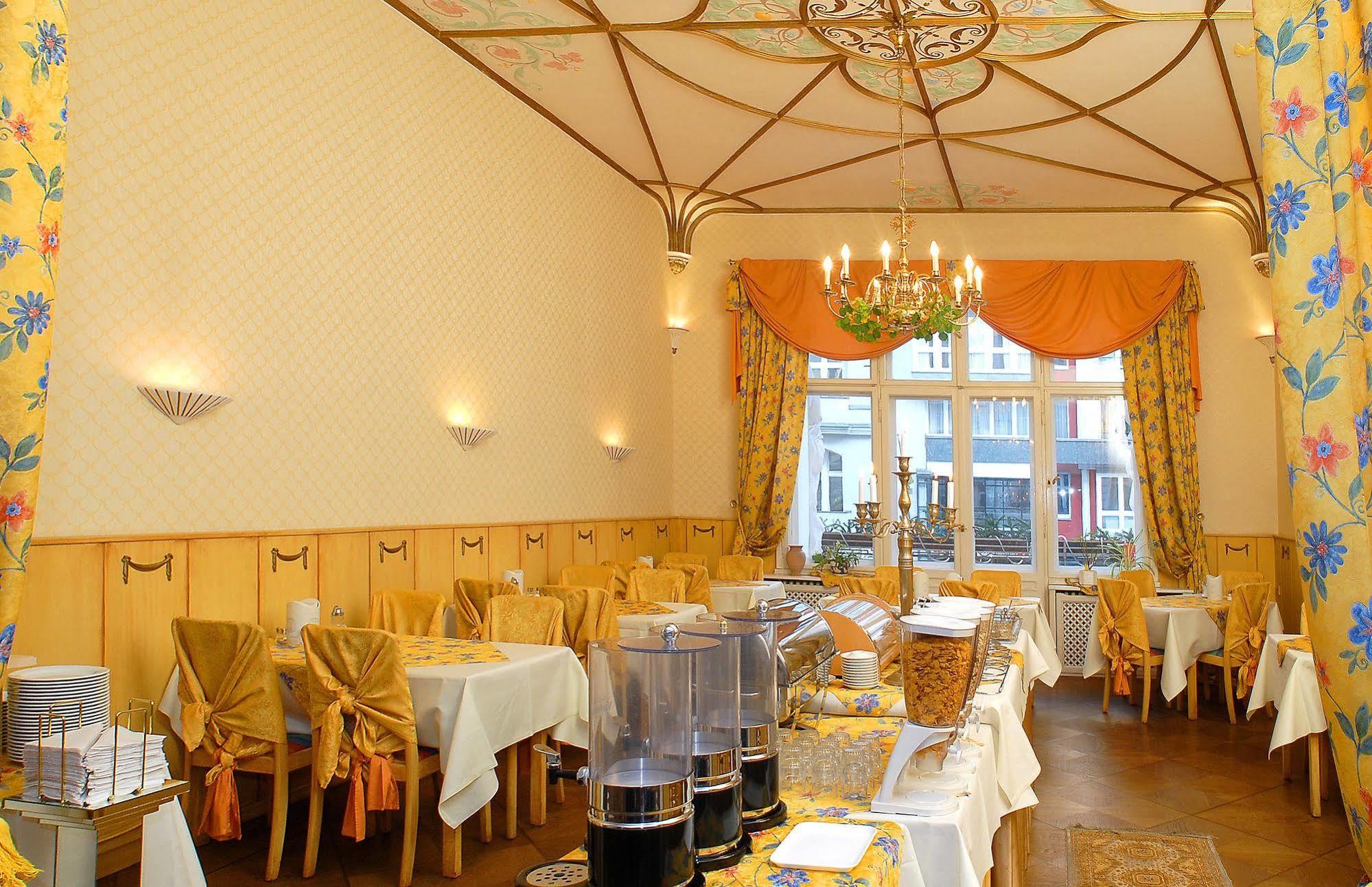 Hotel Pension Savoy Near Kurfuerstendamm Berlin Luaran gambar