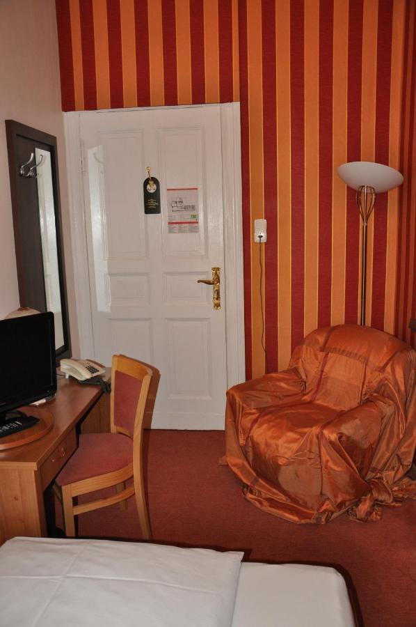 Hotel Pension Savoy Near Kurfuerstendamm Berlin Bilik gambar