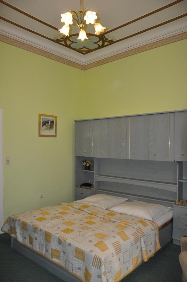 Hotel Pension Savoy Near Kurfuerstendamm Berlin Bilik gambar