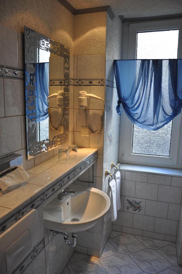 Hotel Pension Savoy Near Kurfuerstendamm Berlin Bilik gambar