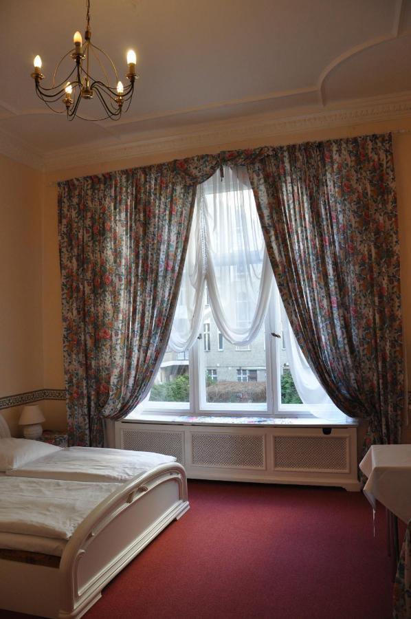 Hotel Pension Savoy Near Kurfuerstendamm Berlin Bilik gambar